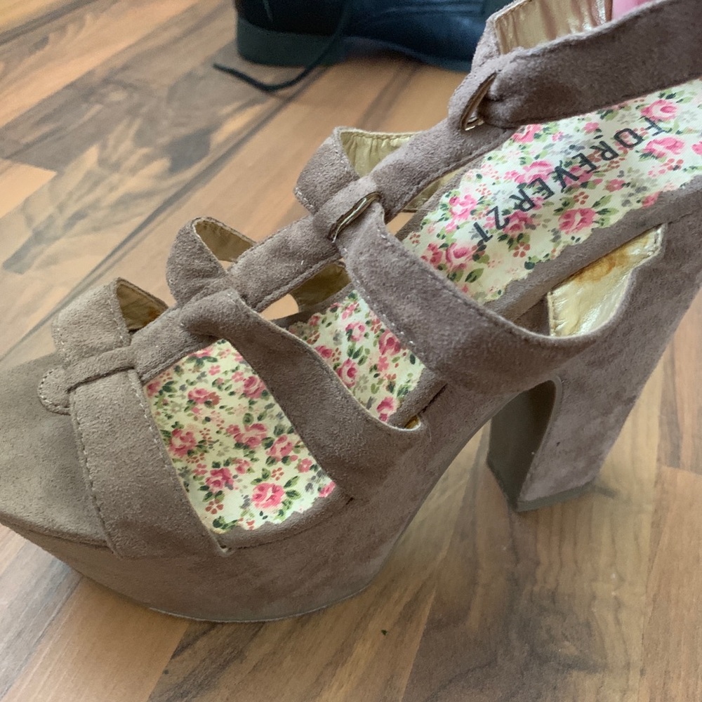 Platform sandals